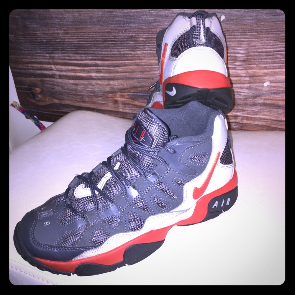 Nike Air Slant Training Size 7 Youth Grey